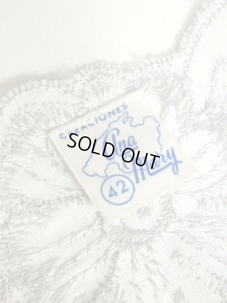 画像18: スペイン製 お花刺繍 カットワークデザイン ホワイト 白 前開き クラシカル レトロ ノースリーブ ヨーロッパ古着 ヴィンテージワンピース 【6028】 (18)