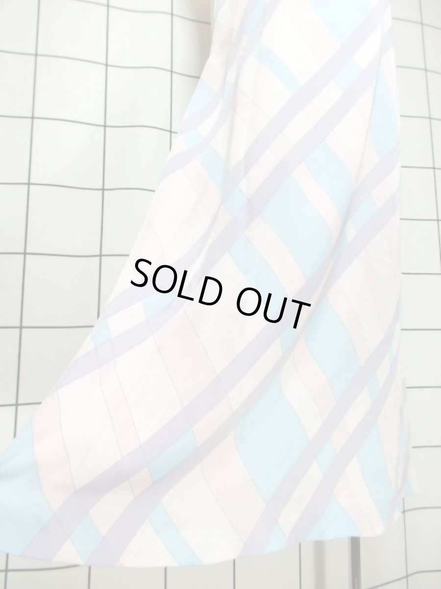 画像15: 斜めチェック柄 パステル調 上品 バックウエストリボン ノースリーブ レトロ ヨーロッパ古着 ヴィンテージワンピース【5370】 (15)