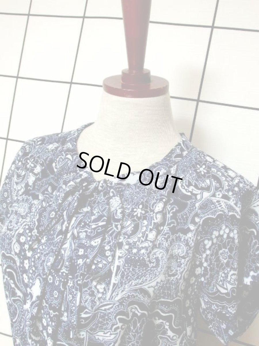 画像8: スカーフプリント ネイビー ホワイト 首元リボン 70年代 ウエストゴム 半袖 昭和レトロ 国産古着 レトロワンピース 【6864】 (8)