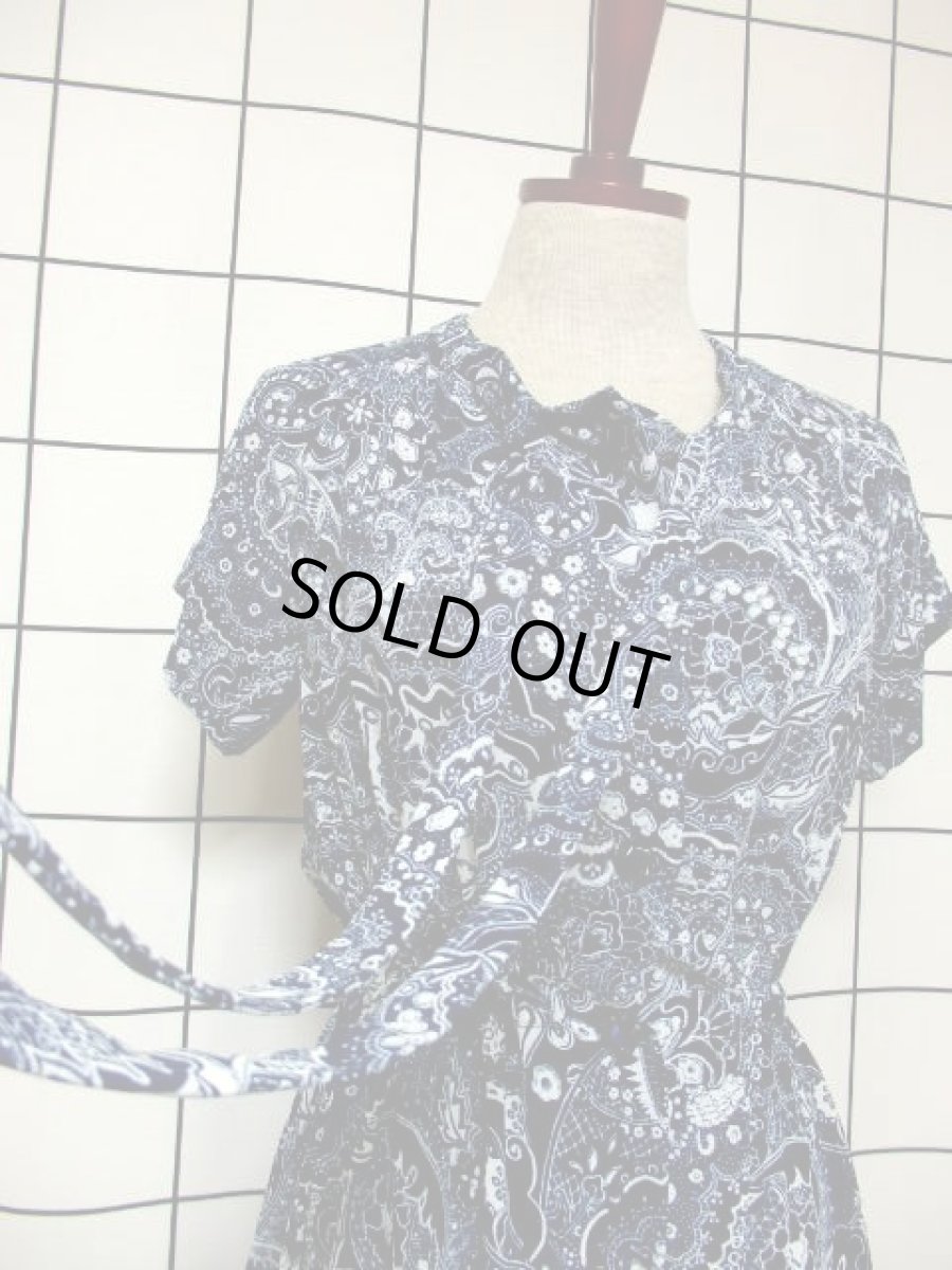 画像13: スカーフプリント ネイビー ホワイト 首元リボン 70年代 ウエストゴム 半袖 昭和レトロ 国産古着 レトロワンピース 【6864】 (13)