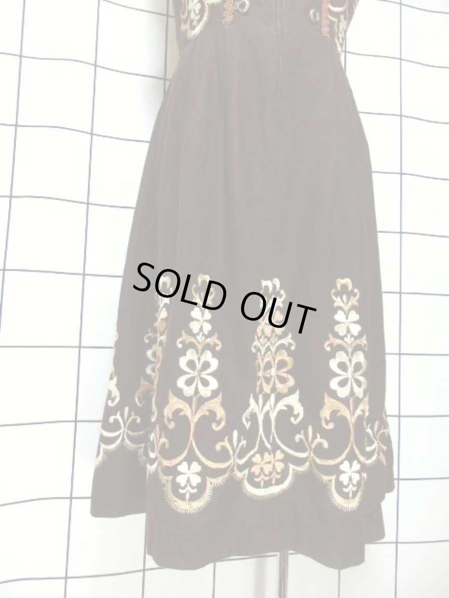 画像11: RoseDirndl AUSBAYERN 刺繍 ブラウン フロントジッパー ノースリーブ クラシカル ディアンドル チロルワンピース ドイツ民族衣装 舞台 演奏会 フォークダンス オクトーバーフェスト 【6896】 (11)