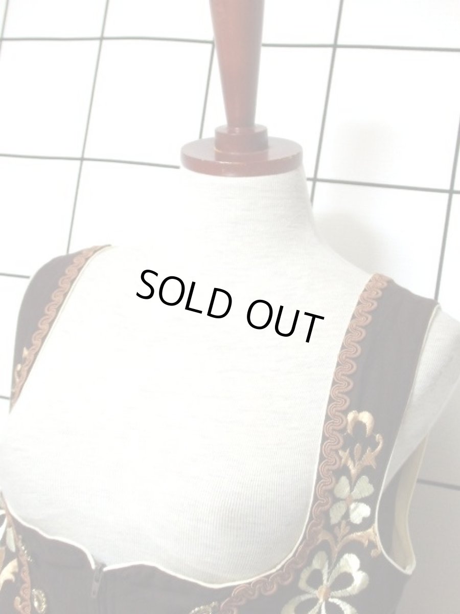 画像9: RoseDirndl AUSBAYERN 刺繍 ブラウン フロントジッパー ノースリーブ クラシカル ディアンドル チロルワンピース ドイツ民族衣装 舞台 演奏会 フォークダンス オクトーバーフェスト 【6896】 (9)