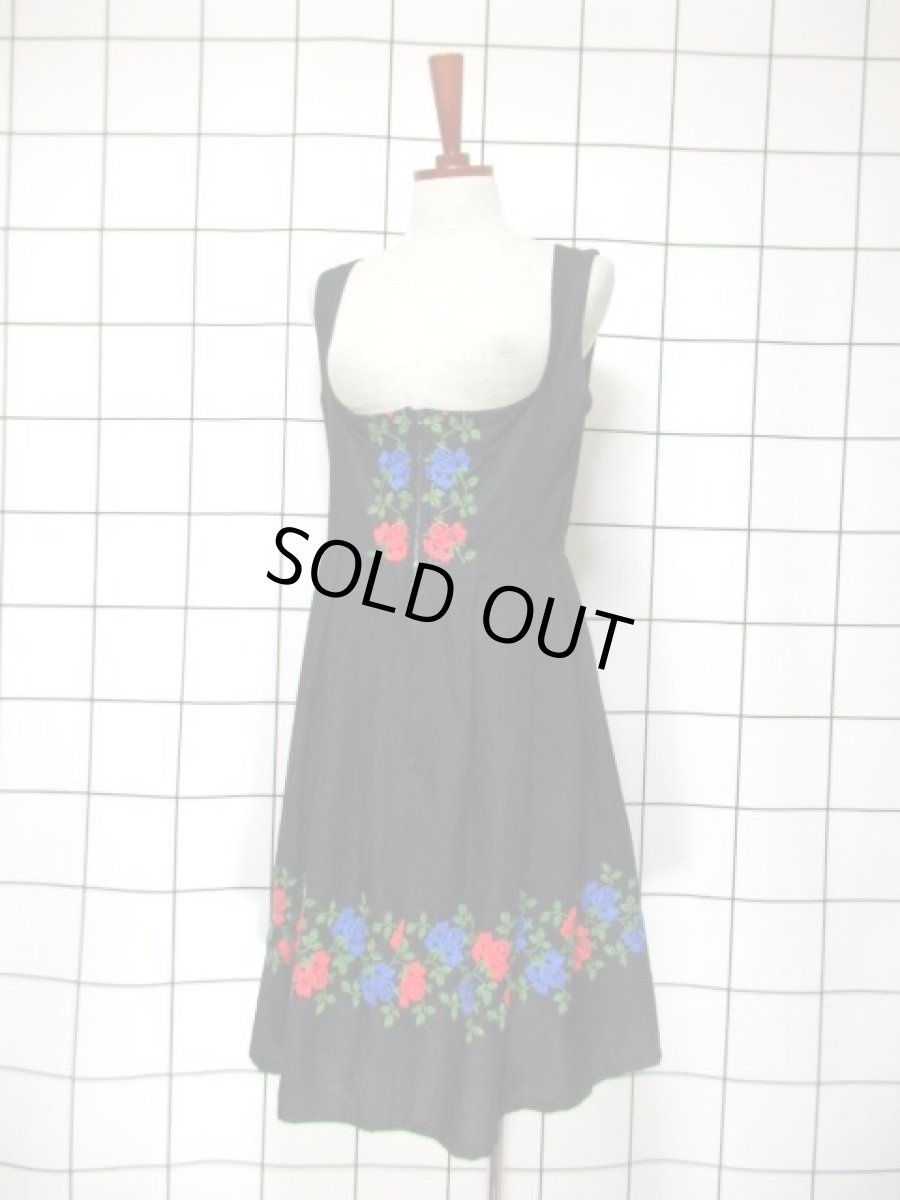 画像2: 花刺繍 ブラック フロントジッパー ノースリーブ クラシカル ディアンドル チロルドレス ドイツ民族衣装 舞台 演奏会 フォークダンス オクトーバーフェスト 【6919】 (2)