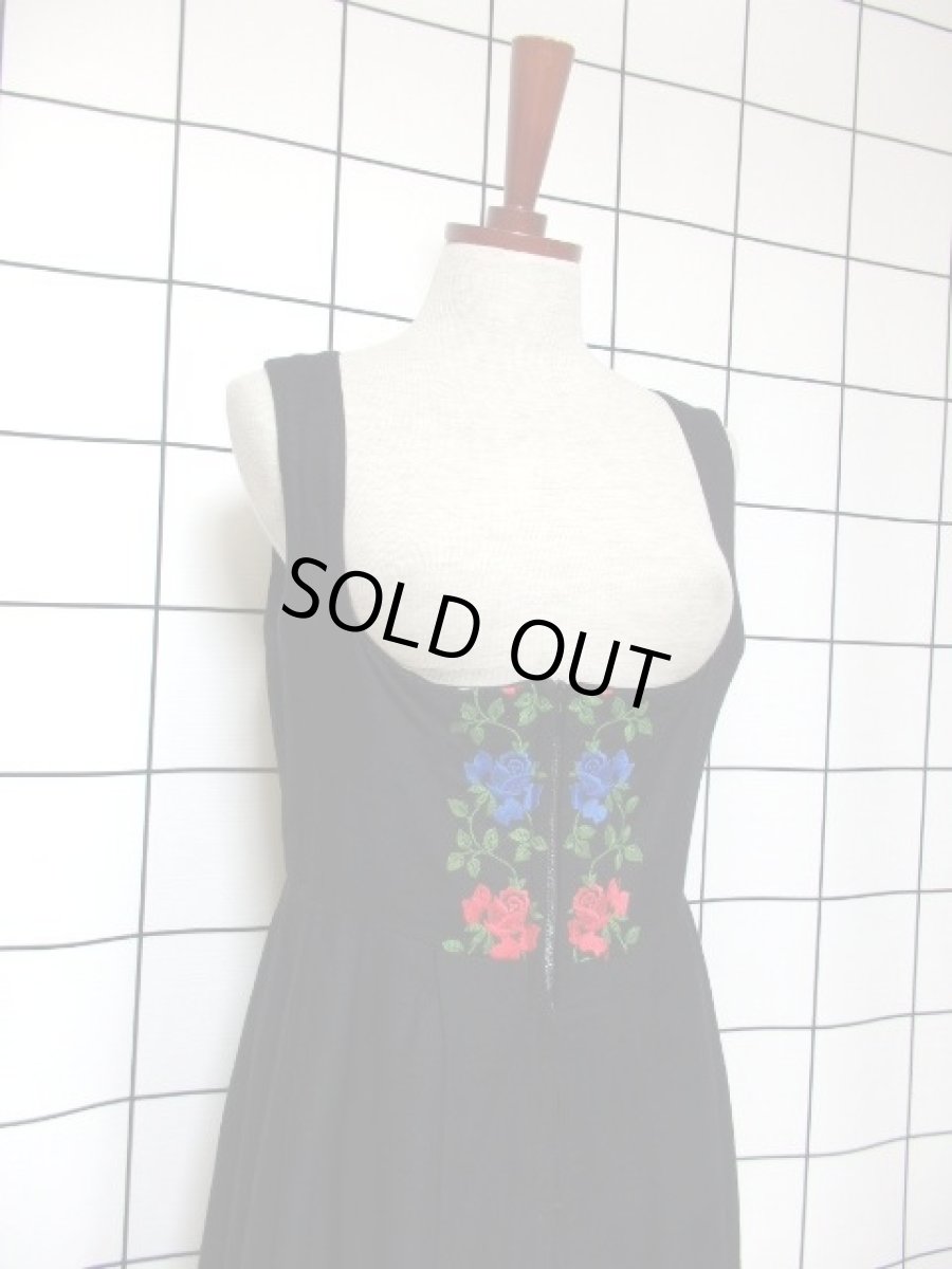 画像8: 花刺繍 ブラック フロントジッパー ノースリーブ クラシカル ディアンドル チロルドレス ドイツ民族衣装 舞台 演奏会 フォークダンス オクトーバーフェスト 【6919】 (8)