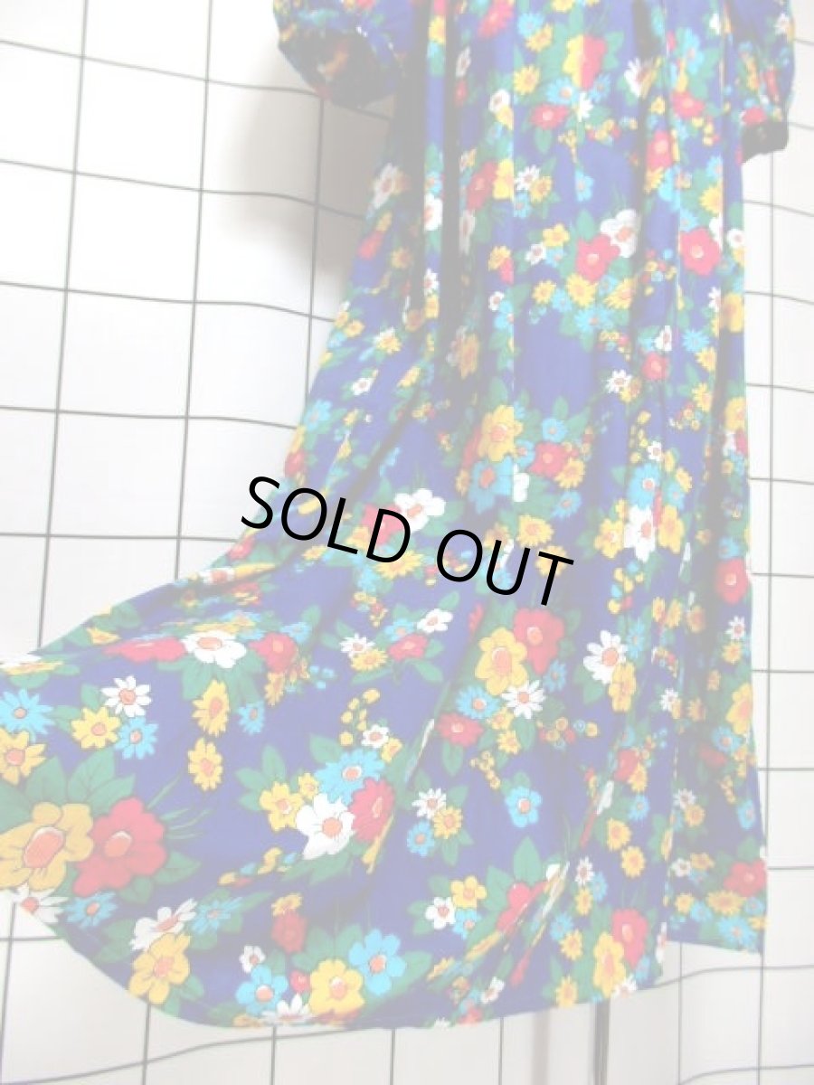 画像13: レトロポップ 花柄 ブルー パフスリーブ カラフル ゆったり 70's レトロ レディース 半袖 昭和レトロ 国産古着 ヴィンテージワンピース【6969】 (13)