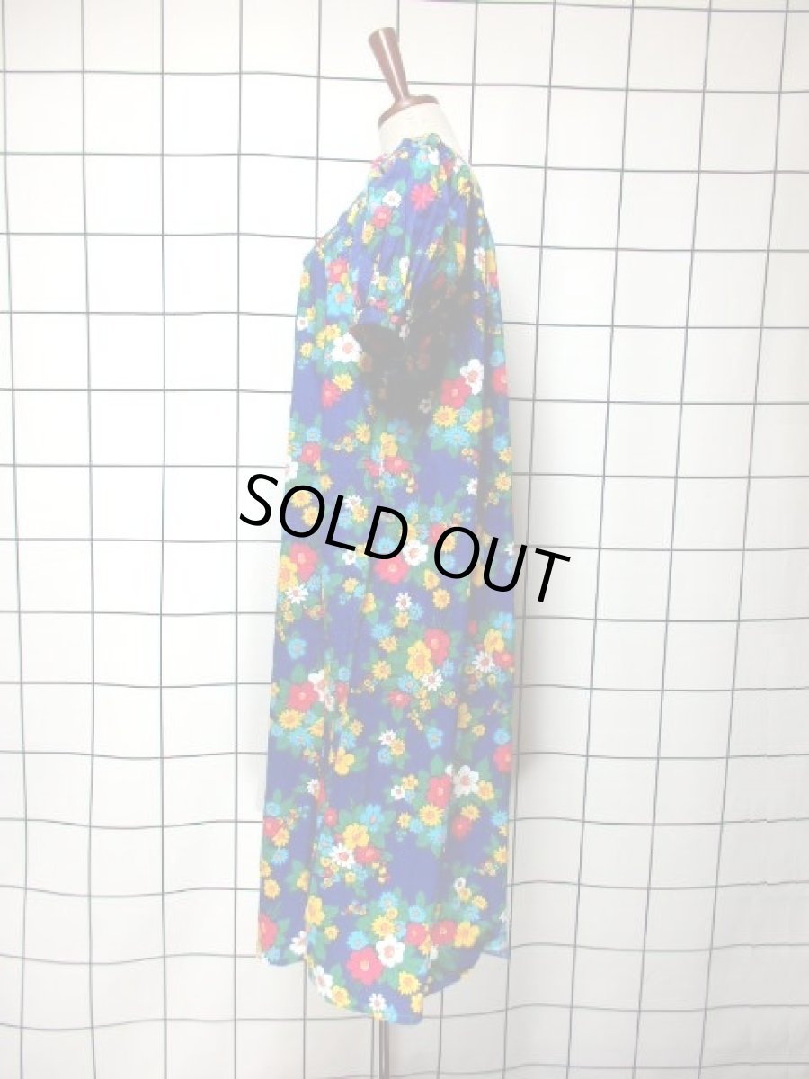 画像7: レトロポップ 花柄 ブルー パフスリーブ カラフル ゆったり 70's レトロ レディース 半袖 昭和レトロ 国産古着 ヴィンテージワンピース【6969】 (7)