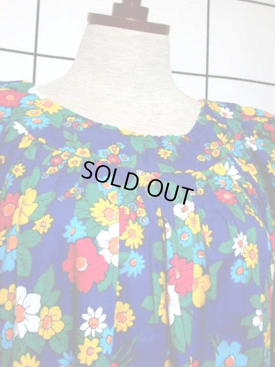 画像3: レトロポップ 花柄 ブルー パフスリーブ カラフル ゆったり 70's レトロ レディース 半袖 昭和レトロ 国産古着 ヴィンテージワンピース【6969】 (3)