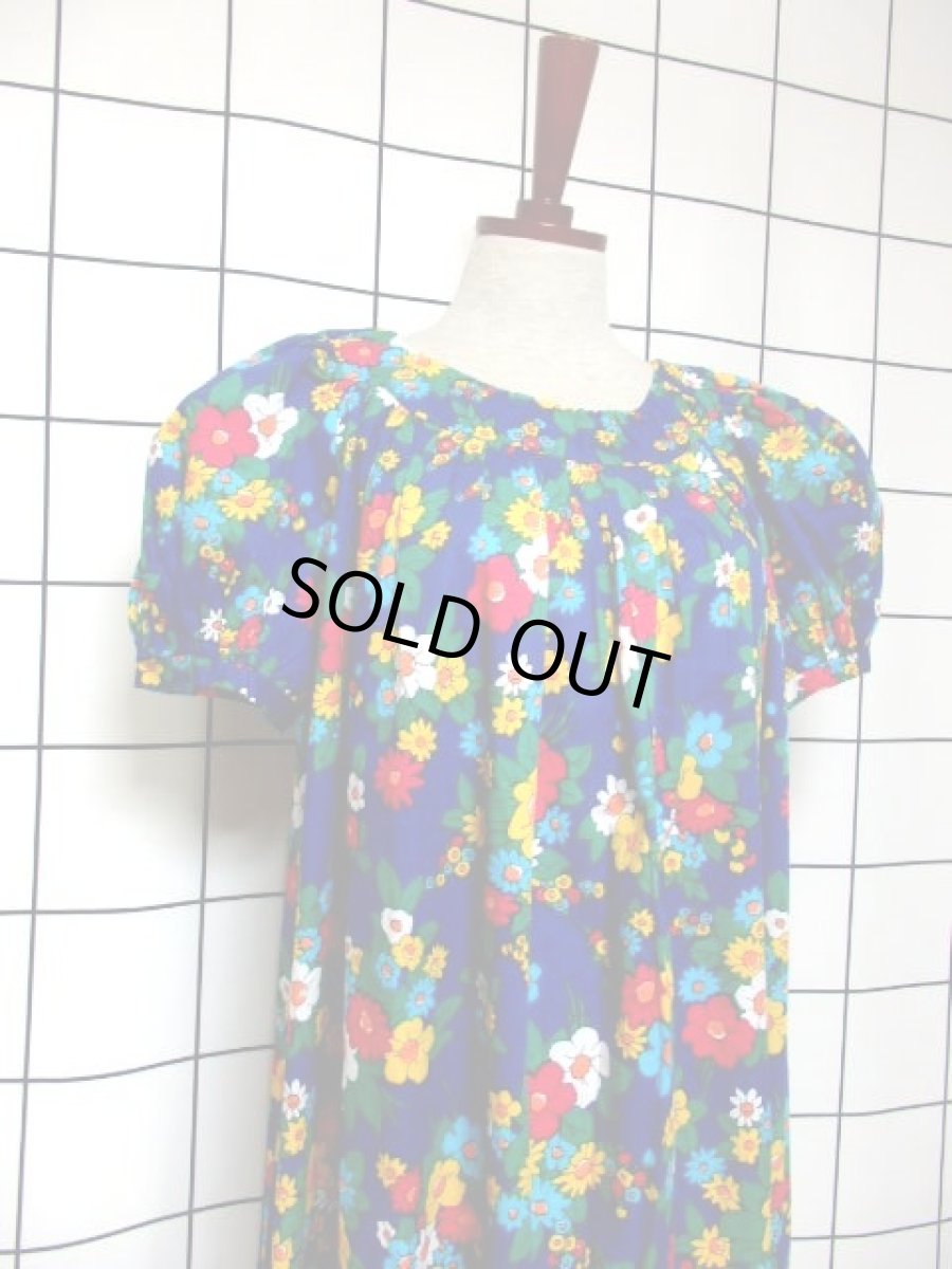 画像8: レトロポップ 花柄 ブルー パフスリーブ カラフル ゆったり 70's レトロ レディース 半袖 昭和レトロ 国産古着 ヴィンテージワンピース【6969】 (8)