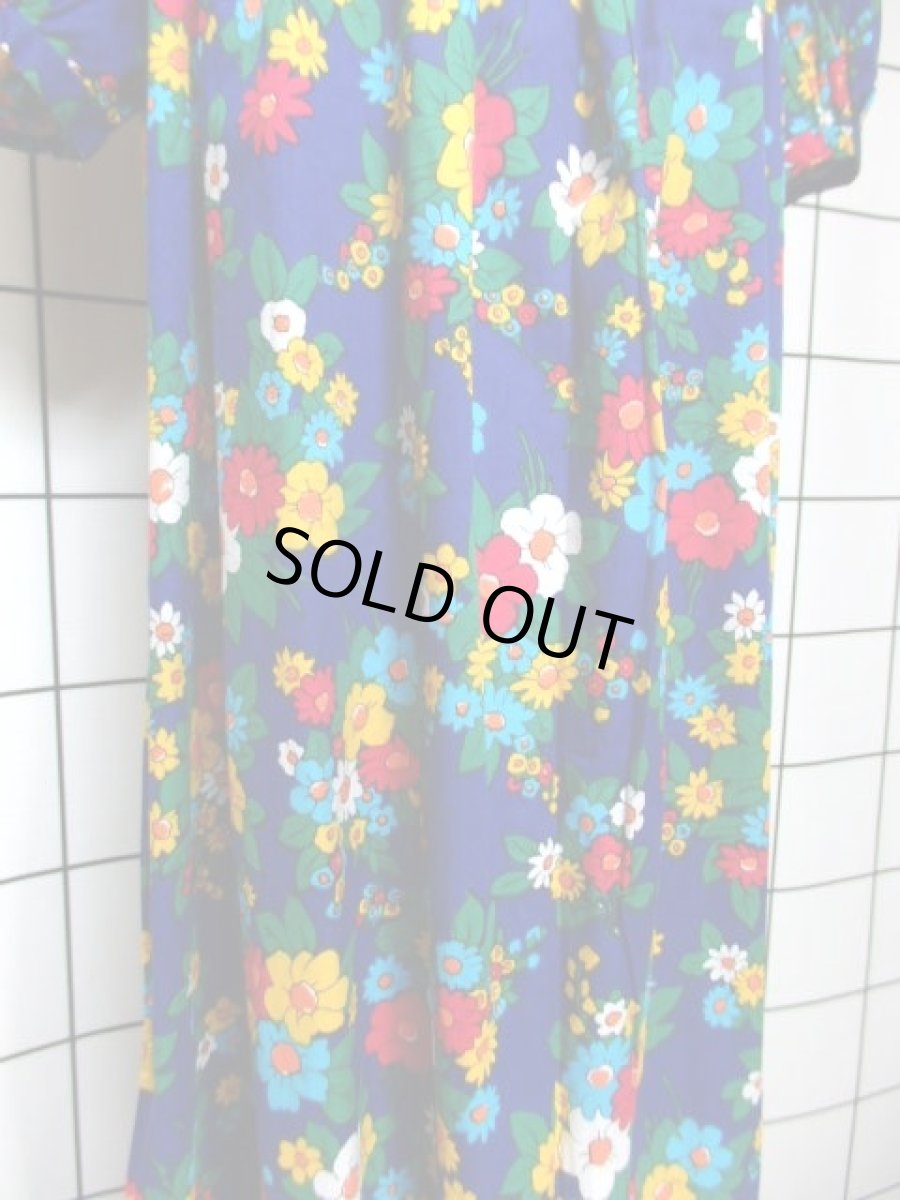 画像11: レトロポップ 花柄 ブルー パフスリーブ カラフル ゆったり 70's レトロ レディース 半袖 昭和レトロ 国産古着 ヴィンテージワンピース【6969】 (11)