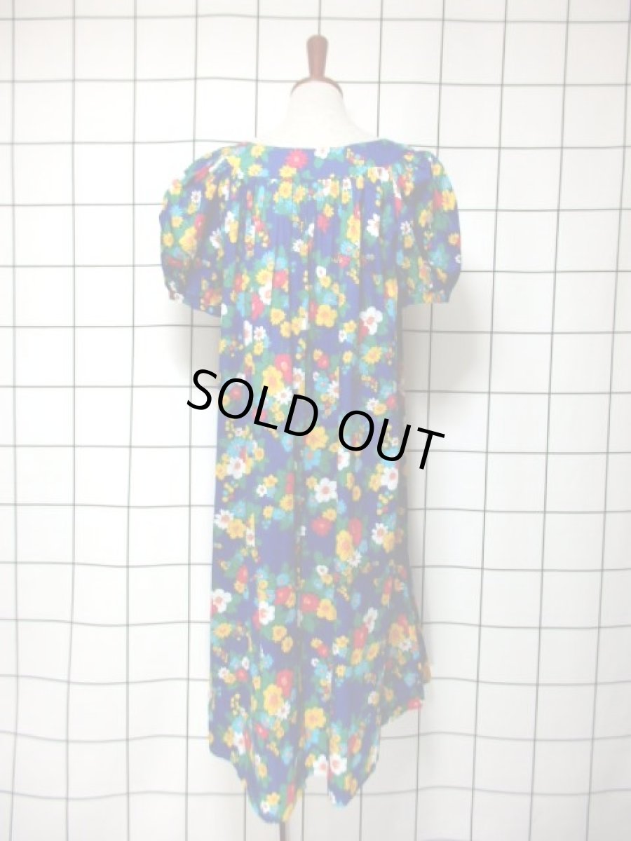 画像5: レトロポップ 花柄 ブルー パフスリーブ カラフル ゆったり 70's レトロ レディース 半袖 昭和レトロ 国産古着 ヴィンテージワンピース【6969】 (5)