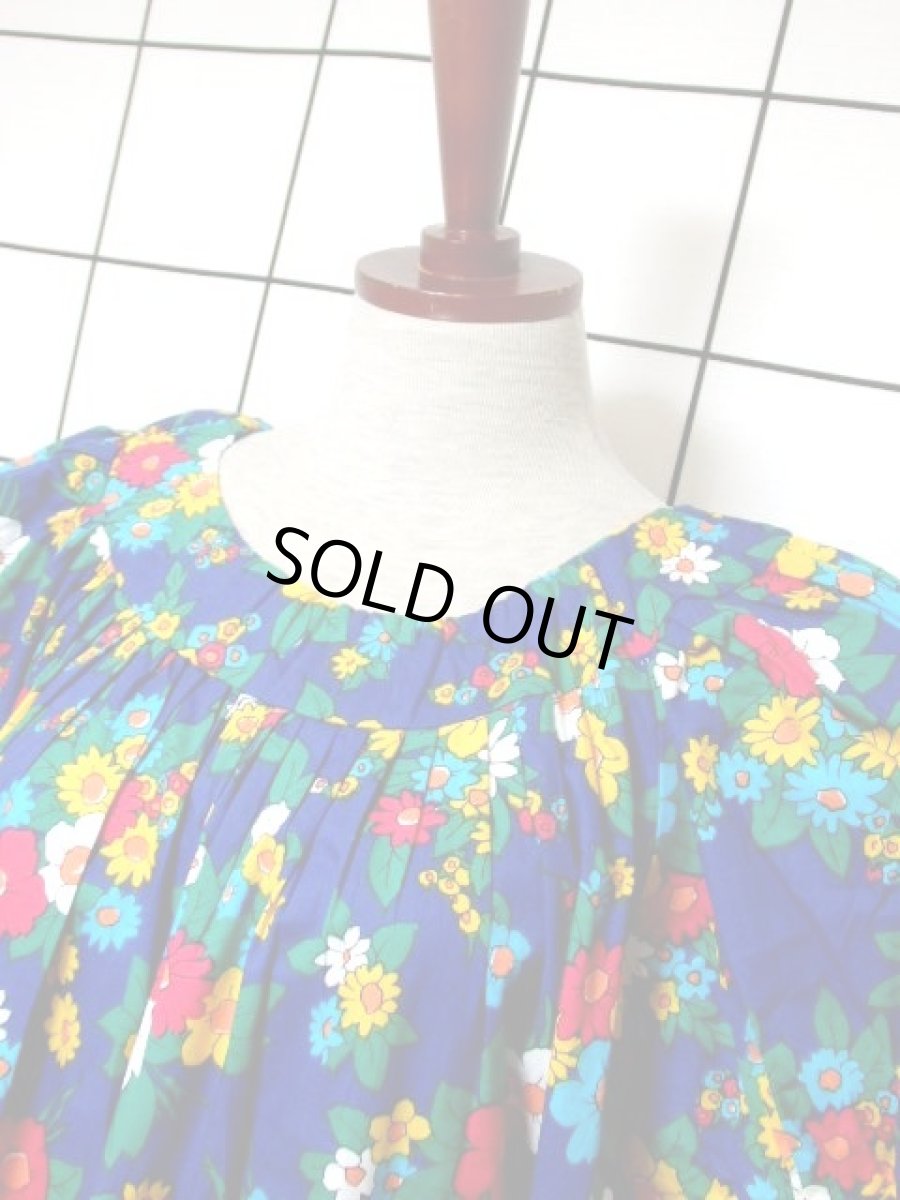 画像9: レトロポップ 花柄 ブルー パフスリーブ カラフル ゆったり 70's レトロ レディース 半袖 昭和レトロ 国産古着 ヴィンテージワンピース【6969】 (9)