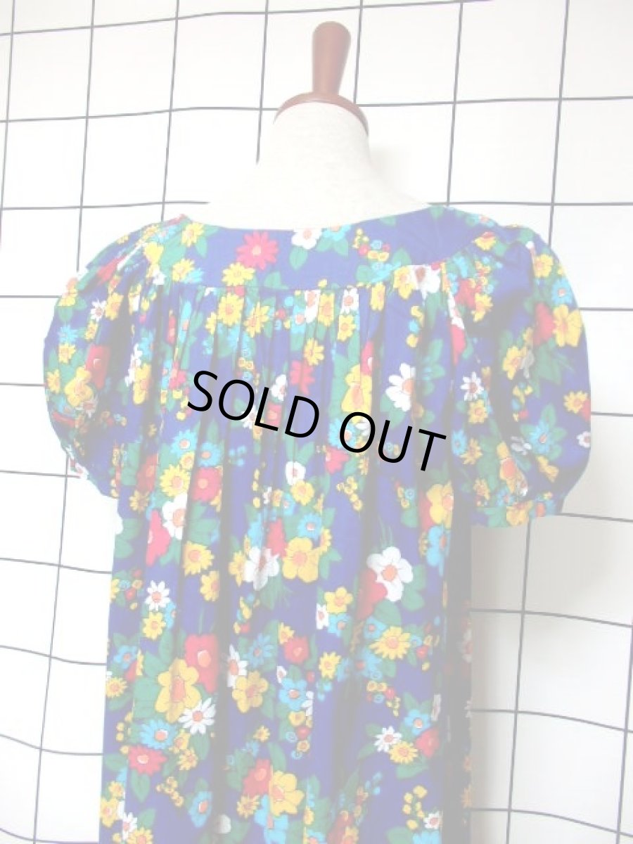 画像6: レトロポップ 花柄 ブルー パフスリーブ カラフル ゆったり 70's レトロ レディース 半袖 昭和レトロ 国産古着 ヴィンテージワンピース【6969】 (6)