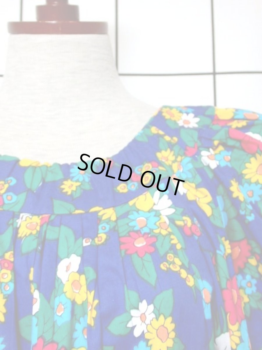 画像10: レトロポップ 花柄 ブルー パフスリーブ カラフル ゆったり 70's レトロ レディース 半袖 昭和レトロ 国産古着 ヴィンテージワンピース【6969】 (10)
