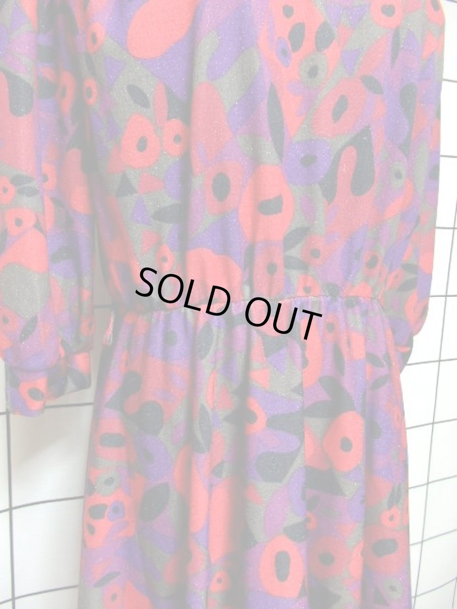 画像13: サイケ アート柄 パープル レッド ブラック ウエストゴム ラメ レトロ 長袖 ヨーロッパ古着 ヴィンテージワンピース【7012】 (13)