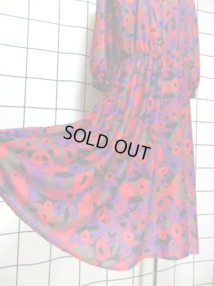 画像15: サイケ アート柄 パープル レッド ブラック ウエストゴム ラメ レトロ 長袖 ヨーロッパ古着 ヴィンテージワンピース【7012】 (15)