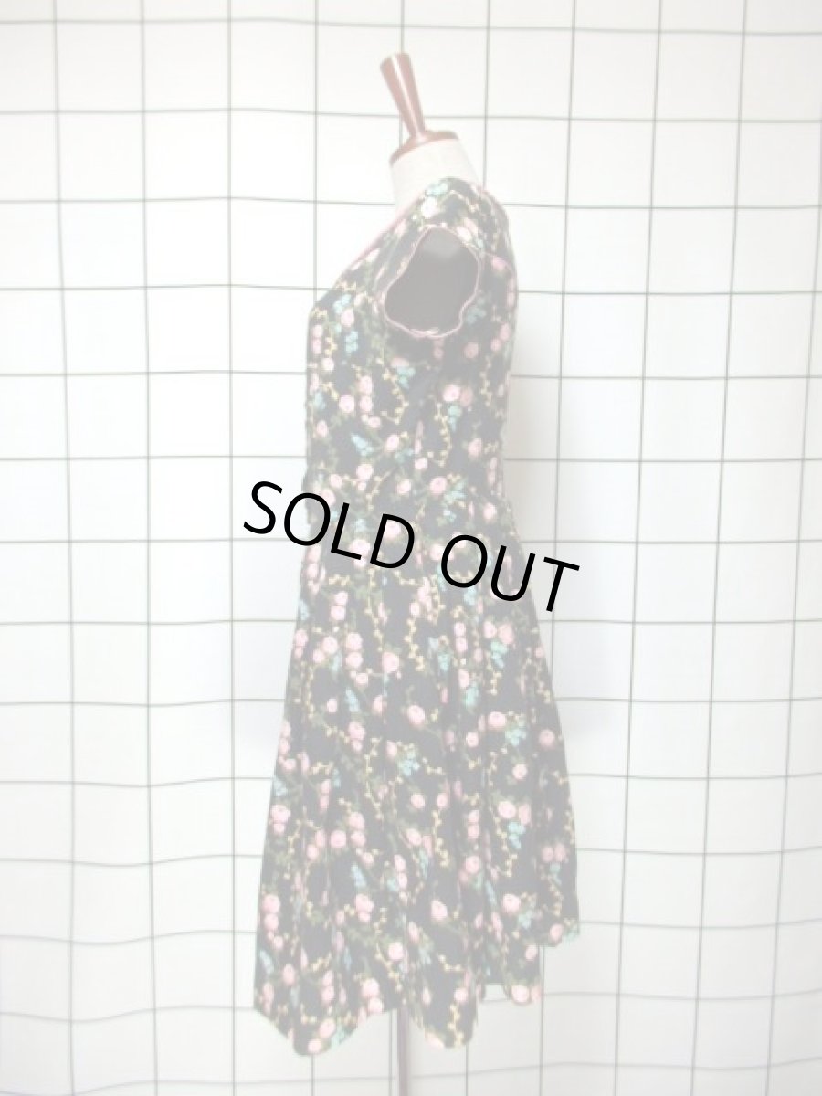 画像7: 花柄 ブラック 黒 袖あり ディアンドル チロルワンピース ドイツ民族衣装 舞台 演奏会 フォークダンス オクトーバーフェスト 【7021】 (7)