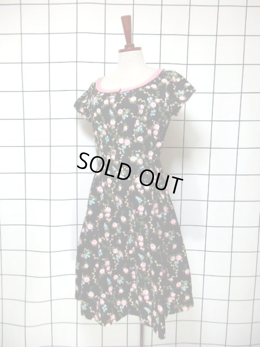 画像2: 花柄 ブラック 黒 袖あり ディアンドル チロルワンピース ドイツ民族衣装 舞台 演奏会 フォークダンス オクトーバーフェスト 【7021】 (2)