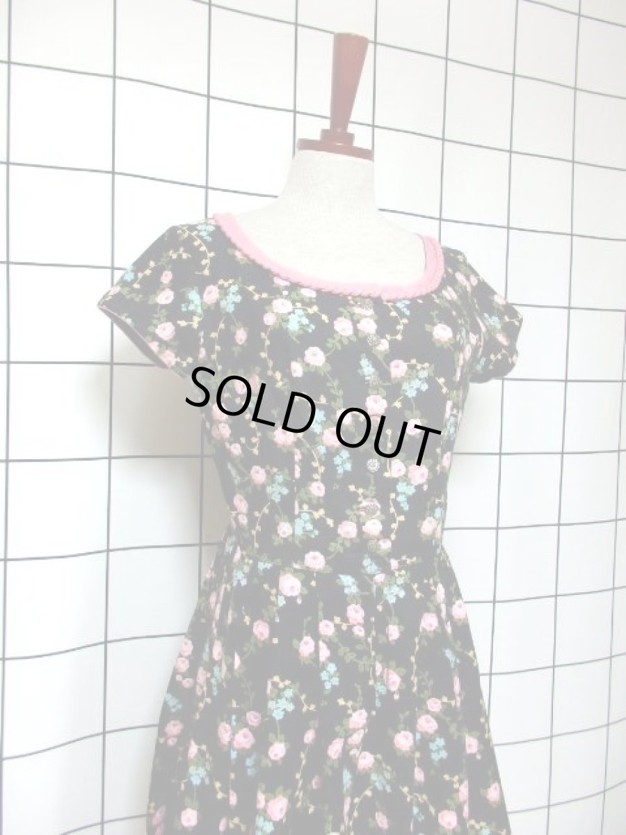 画像8: 花柄 ブラック 黒 袖あり ディアンドル チロルワンピース ドイツ民族衣装 舞台 演奏会 フォークダンス オクトーバーフェスト 【7021】 (8)