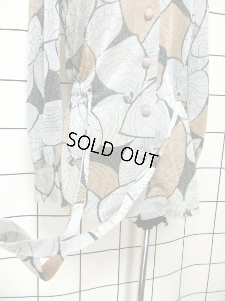 画像9: レトロブラウス フラワーモチーフ グレー ラメ 70's ウエストリボン 長袖 シャツ 古着 (9)