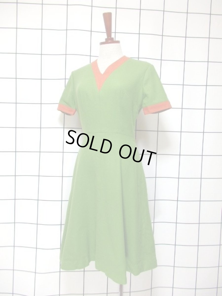 画像2: デンマーク製 ウール グリーン オレンジ バイカラー 半袖 レトロ ヨーロッパ古着 ヴィンテージワンピース【7051】 (2)