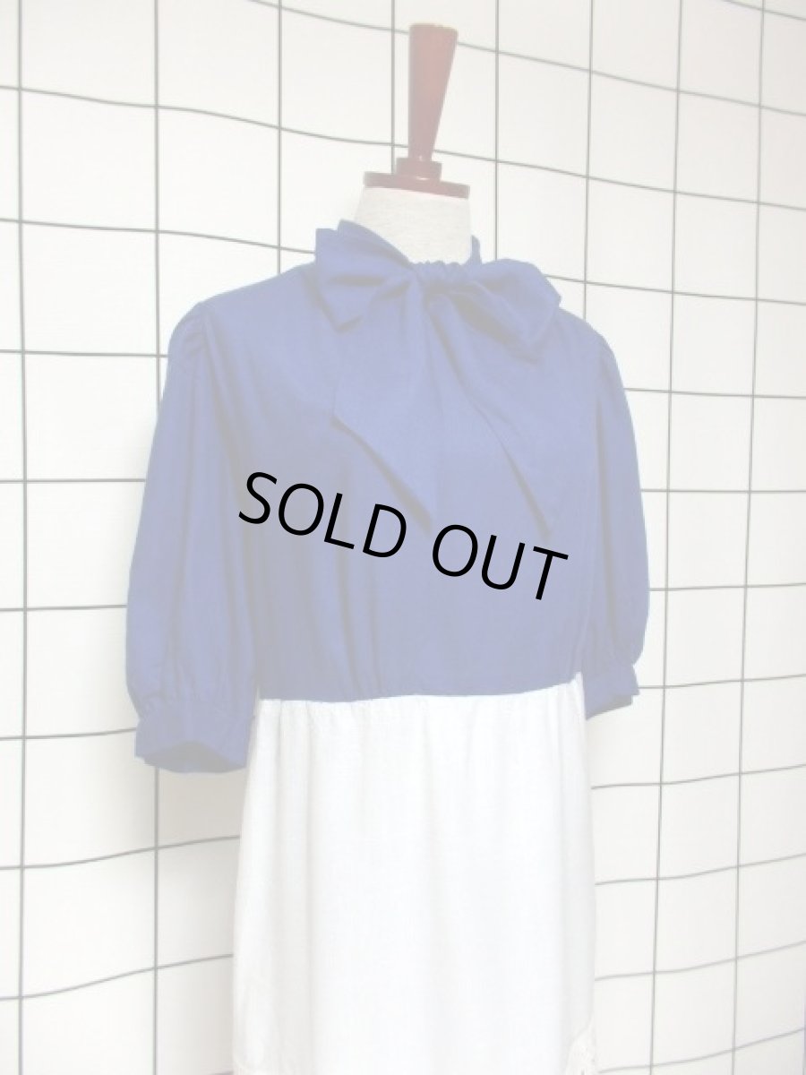 画像8: レース切り替えし ホワイト ブルー 首元リボン ヨーロッパ古着 ヴィンテージワンピース【7063】 (8)