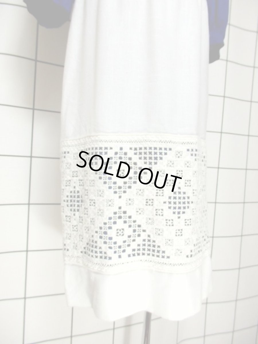 画像12: レース切り替えし ホワイト ブルー 首元リボン ヨーロッパ古着 ヴィンテージワンピース【7063】 (12)