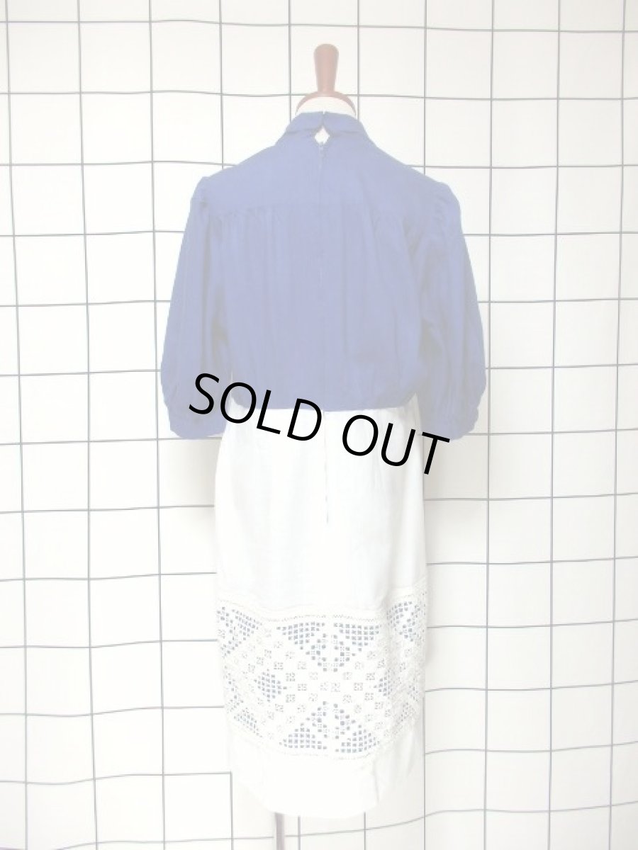 画像5: レース切り替えし ホワイト ブルー 首元リボン ヨーロッパ古着 ヴィンテージワンピース【7063】 (5)