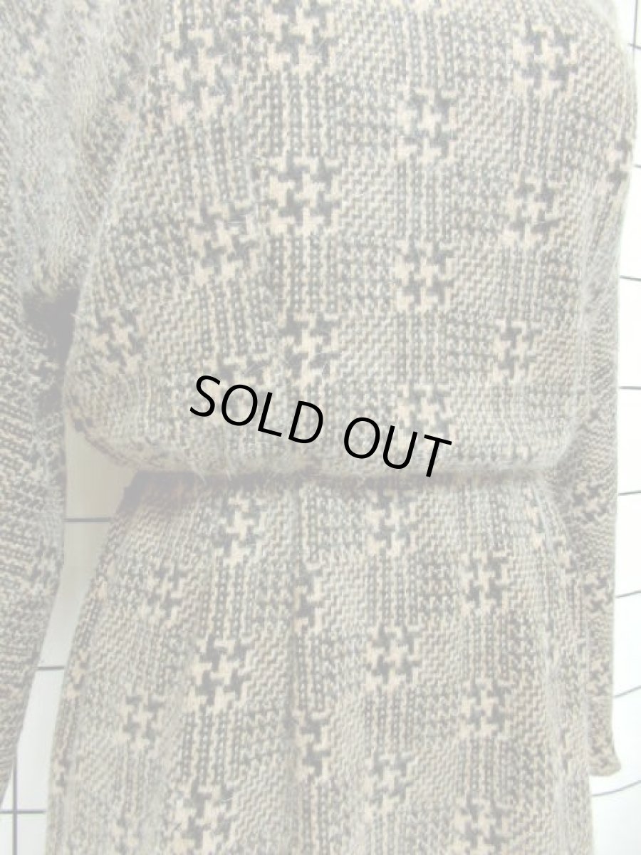 画像10: オンワード ニット ベージュ ブラック ウエストゴム 長袖 昭和レトロ 国産古着 レトロヴィンテージワンピース【7070】 (10)