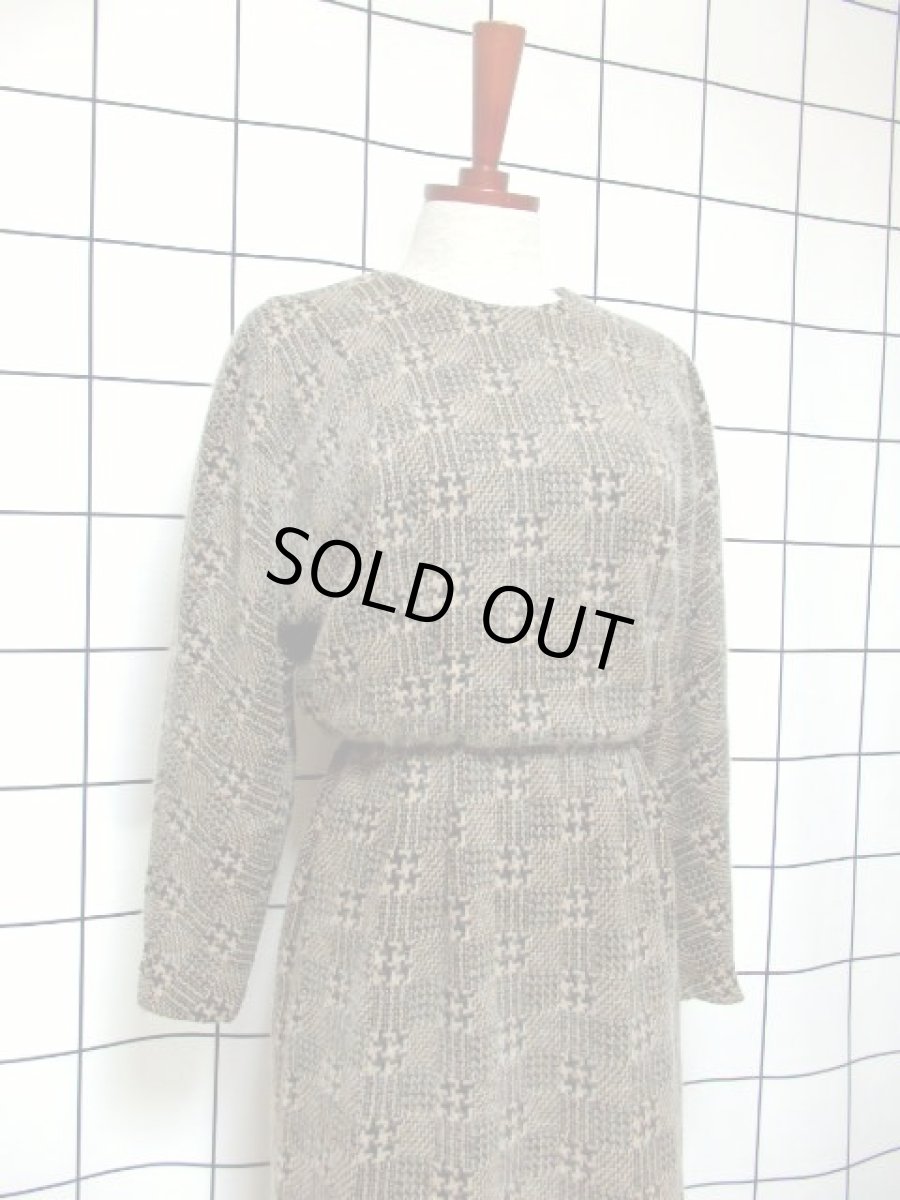 画像7: オンワード ニット ベージュ ブラック ウエストゴム 長袖 昭和レトロ 国産古着 レトロヴィンテージワンピース【7070】 (7)