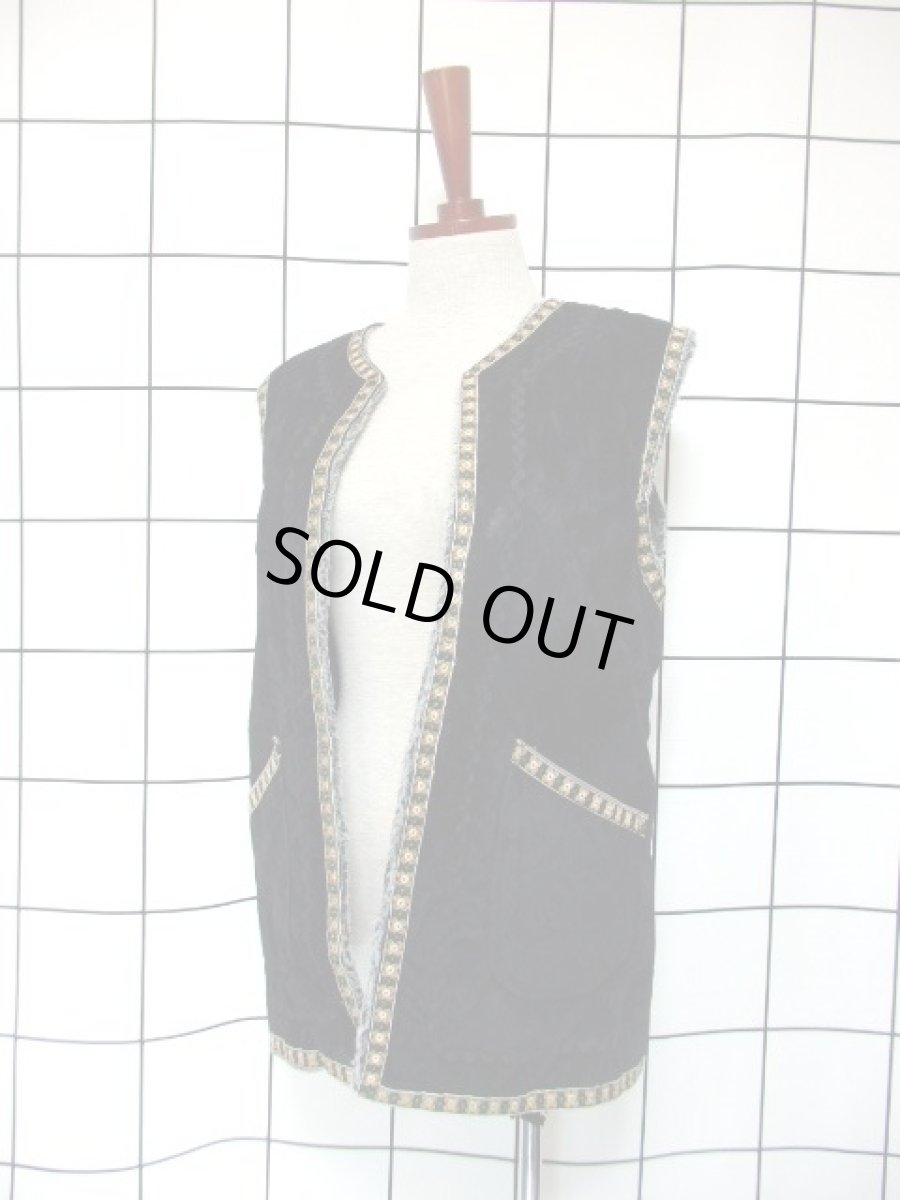 画像2: レトロベスト チロルテープ リボン装飾 裏地ボアで暖か 70's ブラック 黒 フォークロア 古着 (2)