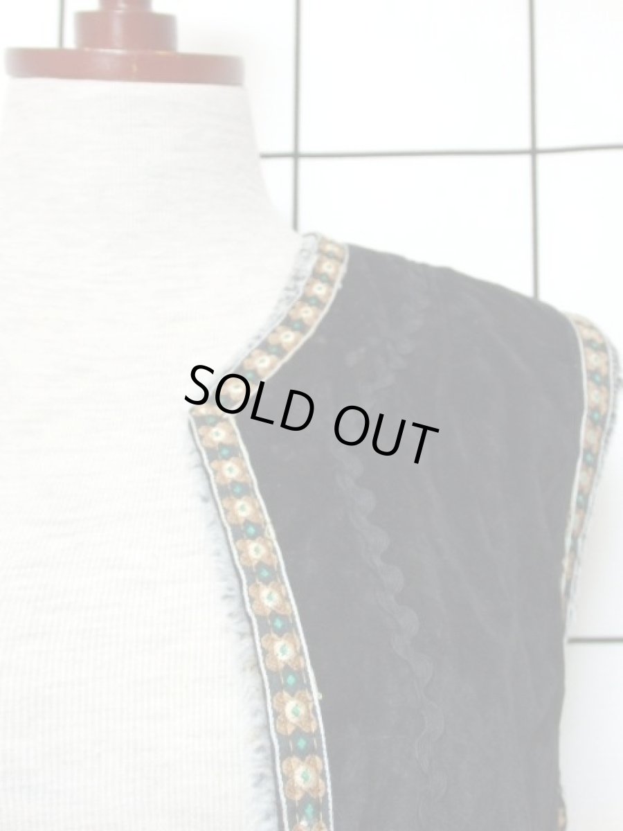 画像8: レトロベスト チロルテープ リボン装飾 裏地ボアで暖か 70's ブラック 黒 フォークロア 古着 (8)