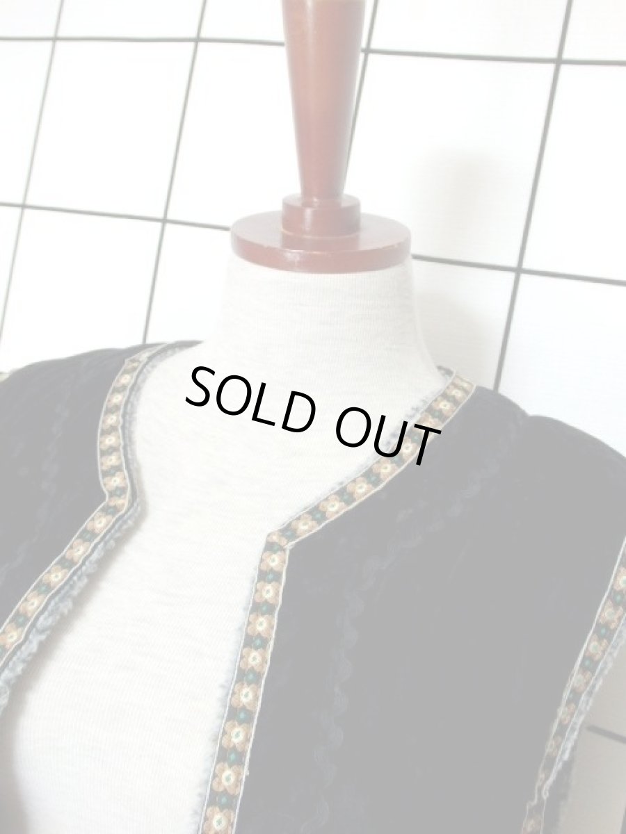 画像7: レトロベスト チロルテープ リボン装飾 裏地ボアで暖か 70's ブラック 黒 フォークロア 古着 (7)