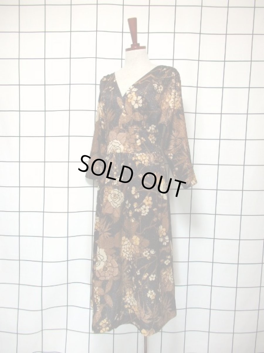 画像2: レトロモダン ボタニカル柄 花柄 ブラウン Vネック ラメ ドルマンスリーブ クラシカル ヨーロッパ古着 ヴィンテージドレス【7104】 (2)