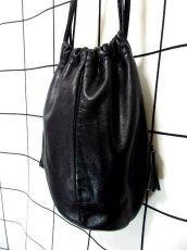画像2: 巾着型 本革レザー ブラック 黒 レディース ヴィンテージ ショルダー 鞄 バッグ【7124】 (2)