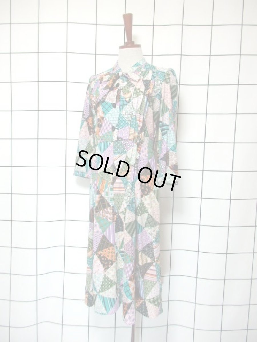 画像2: レトロワンピース チェック柄 ドット柄 花柄 首元リボン 長袖 古着 (2)