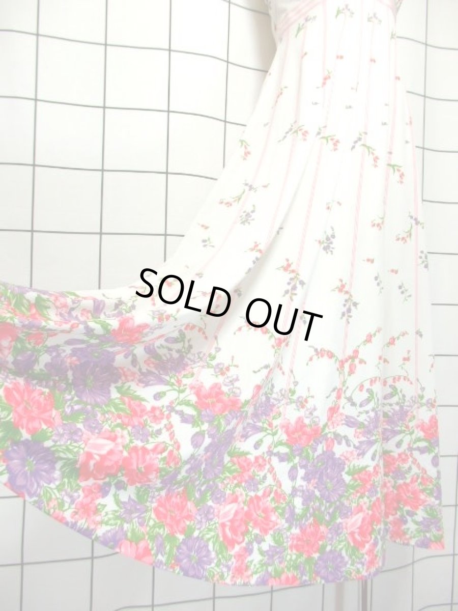 画像4: パーティースタイルにもおすすめ ホワイト 白 70's 花柄 ストライプ レトロ ヨーロッパ古着 ヴィンテージドレス【7160】 (4)