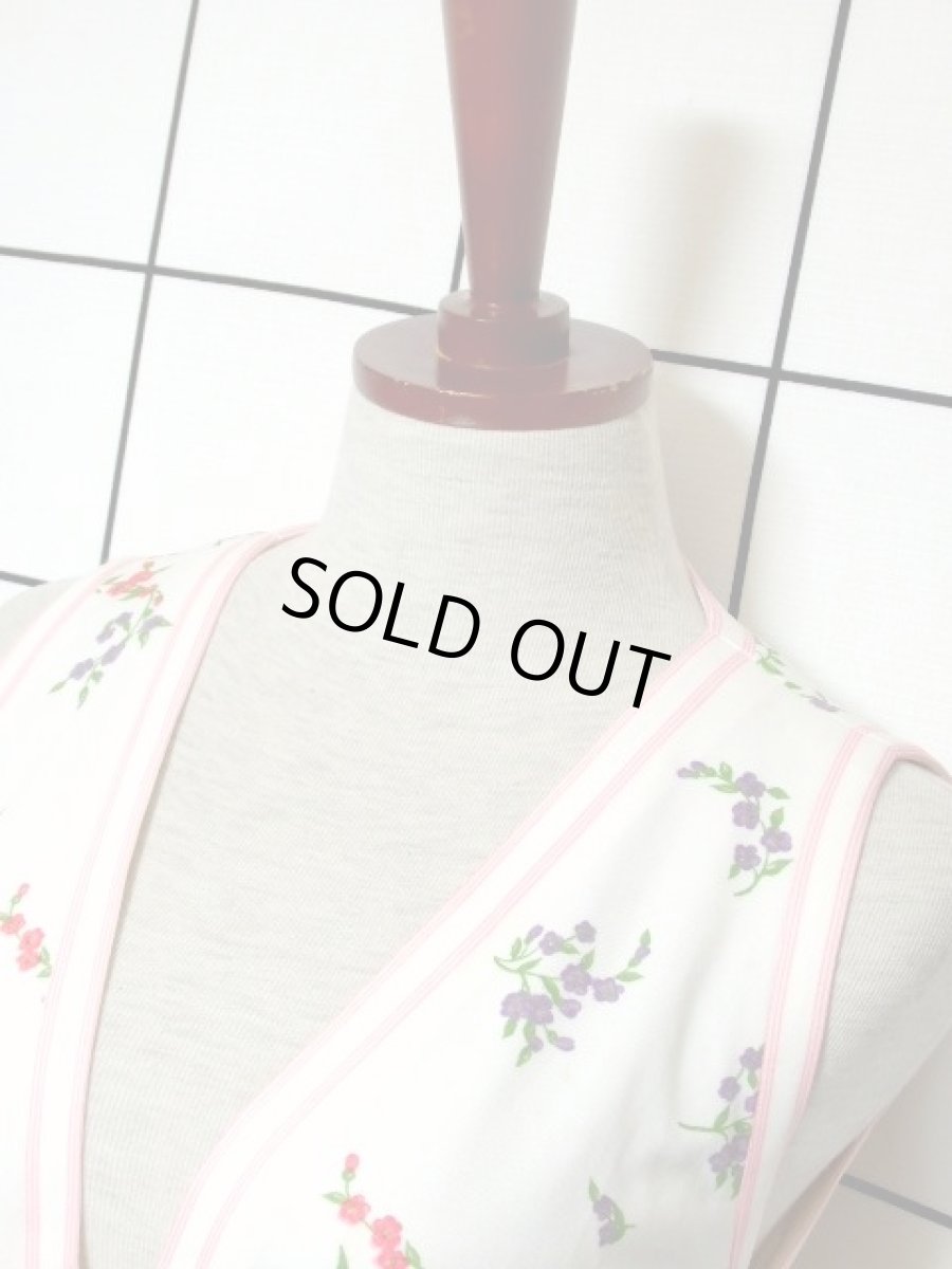 画像9: パーティースタイルにもおすすめ ホワイト 白 70's 花柄 ストライプ レトロ ヨーロッパ古着 ヴィンテージドレス【7160】 (9)