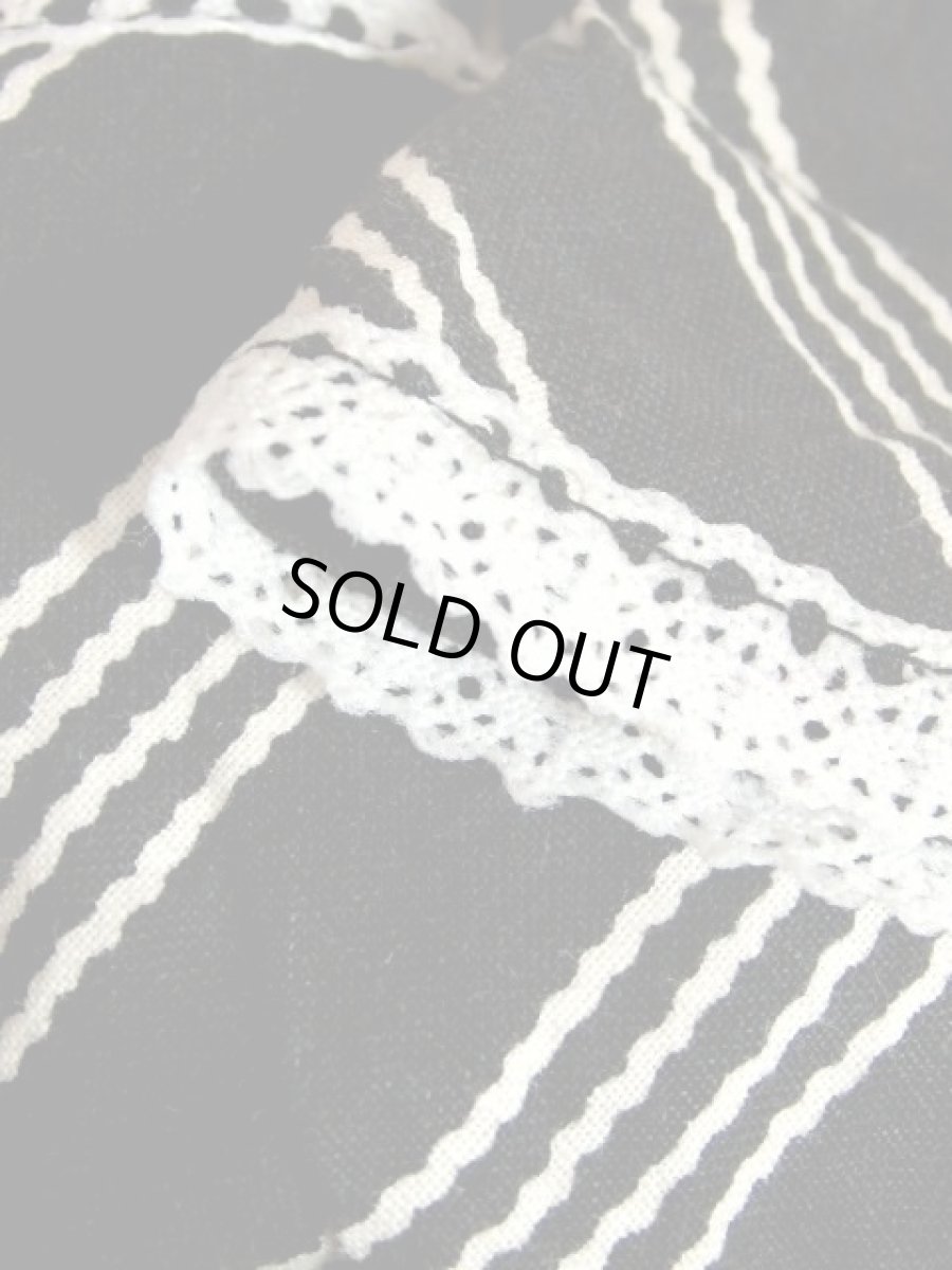 画像15: モノクロ レース フリル Aライン ストライプ バックウエストリボン ガーリー レトロ ノースリーブ ヨーロッパ古着 ヴィンテージワンピース (15)