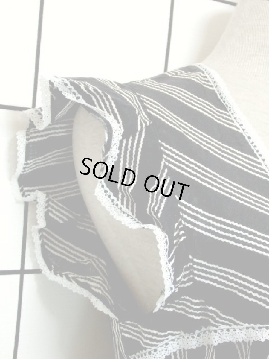 画像10: モノクロ レース フリル Aライン ストライプ バックウエストリボン ガーリー レトロ ノースリーブ ヨーロッパ古着 ヴィンテージワンピース (10)