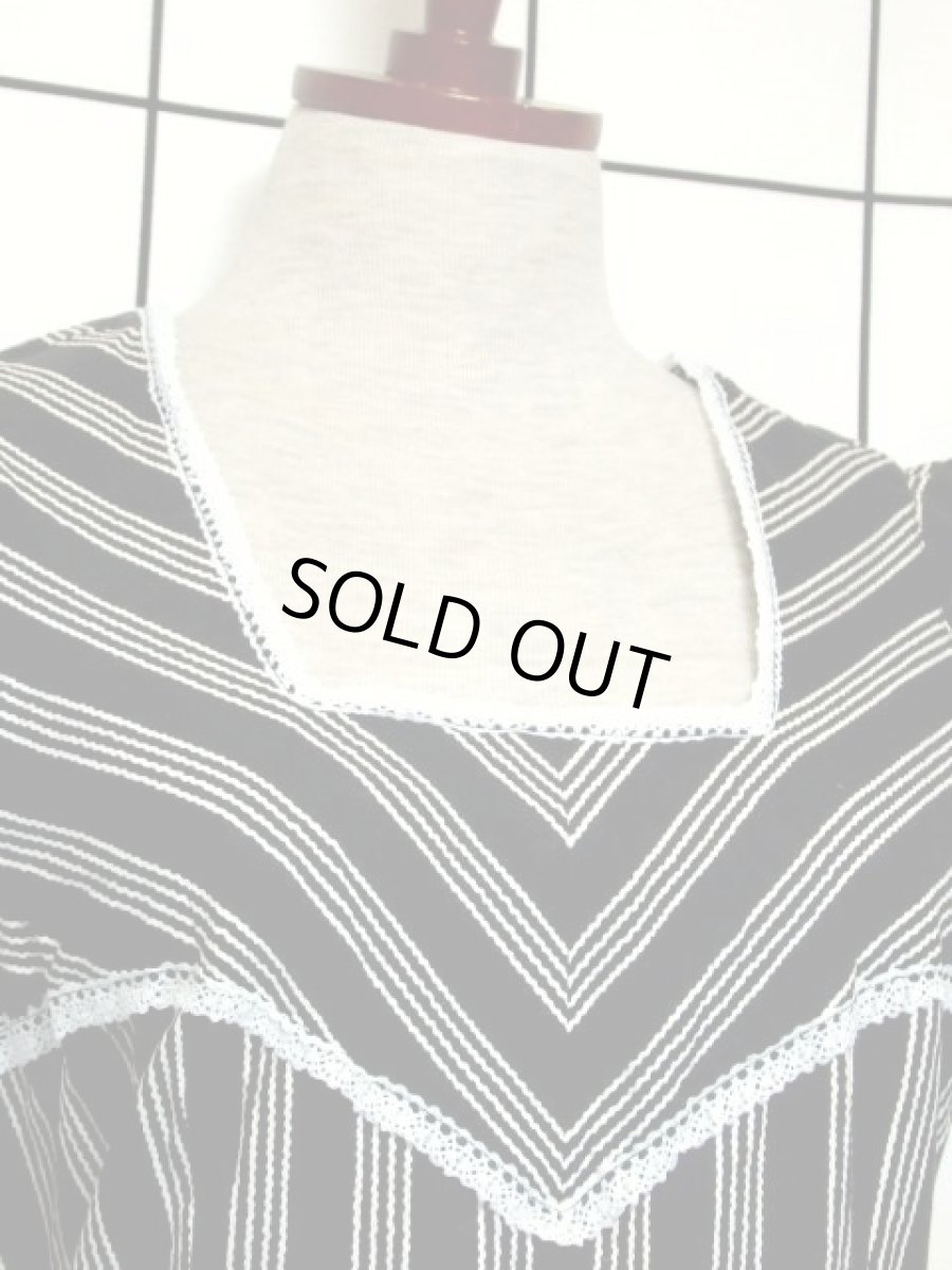 画像3: モノクロ レース フリル Aライン ストライプ バックウエストリボン ガーリー レトロ ノースリーブ ヨーロッパ古着 ヴィンテージワンピース (3)