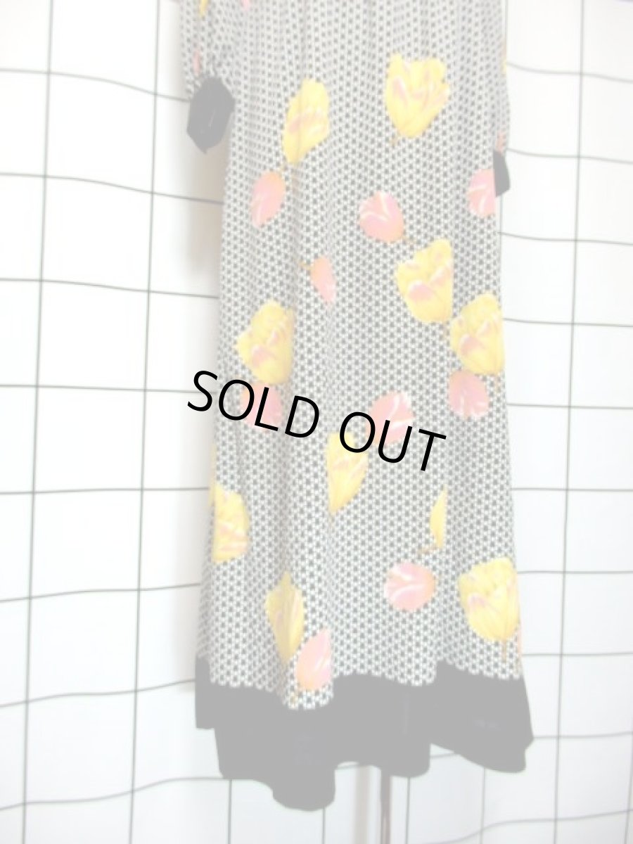 画像13: 70年代 花柄 ハイネック 長袖 レトロ ポップ ヨーロッパ古着 ヴィンテージドレス 【V3745】  (13)