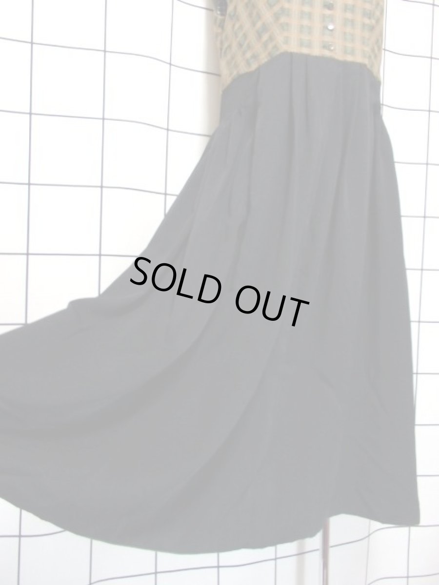 画像4: チェック柄 花柄 ブラック グリーン 切り替えし ノースリーブ クラシカル ディアンドル チロルワンピース ドイツ民族衣装 舞台 演奏会 フォークダンス オクトーバーフェスト 【5666】 (4)