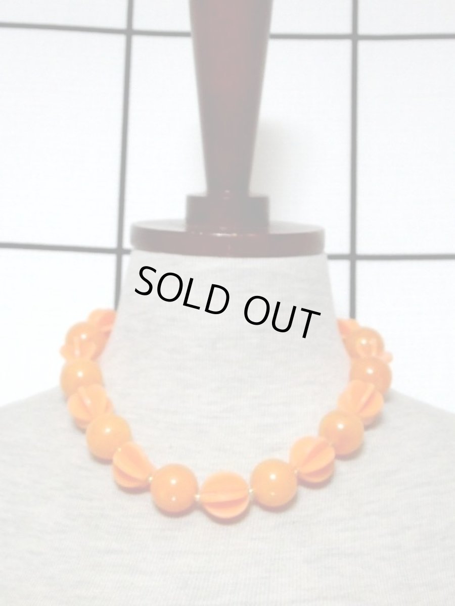 画像2: レトロアンティーク ヴィンテージネックレス ペンダント レトロポップ オレンジ【7228】 (2)