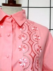画像9: フォークロア刺繍 ピンク 長袖 レトロ ヨーロッパ古着 ヴィンテージ刺繍ブラウス【7268】 (9)