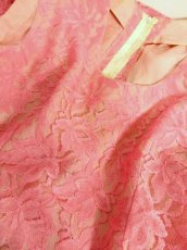 画像15: 総レース ケープ付 ピンク パーティースタイルにも 上品 クラシカル レトロ ヨーロッパ古着 ヴィンテージドレス (15)