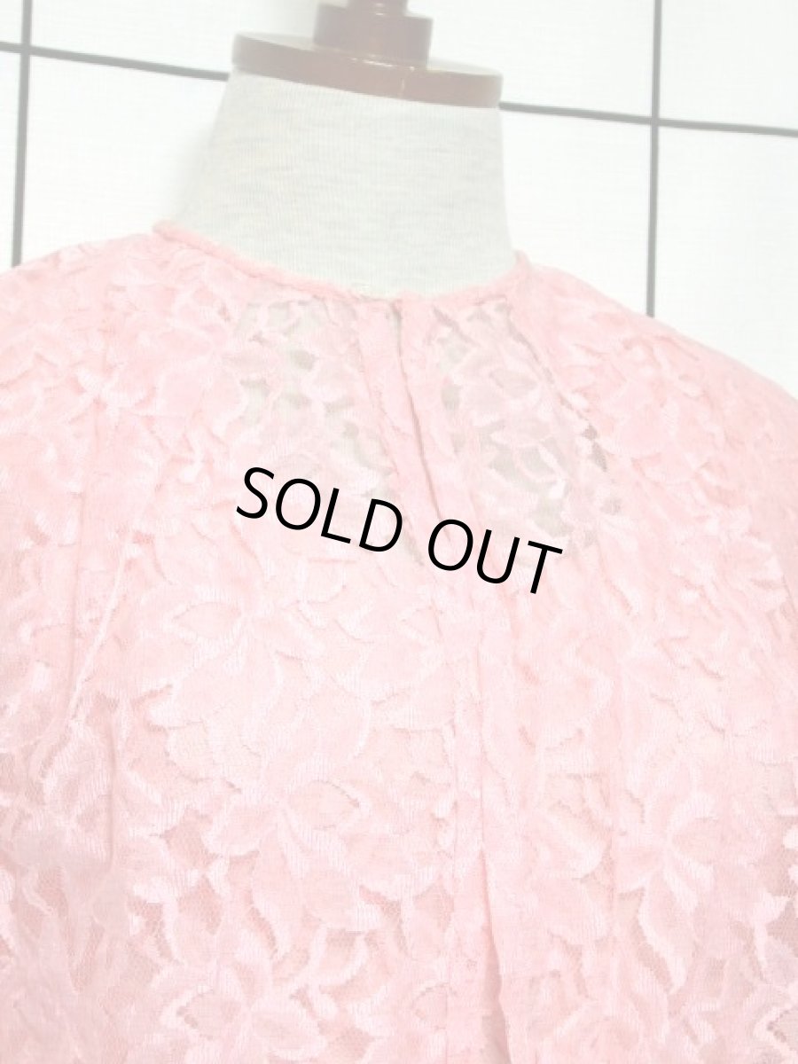 画像3: 総レース ケープ付 ピンク パーティースタイルにも 上品 クラシカル レトロ ヨーロッパ古着 ヴィンテージドレス (3)