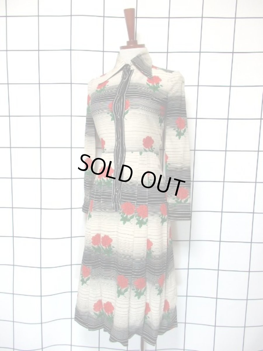 画像2: 薔薇柄 ボーダー 70's 長袖 昭和レトロ 国産古着 レトロワンピース【7304】 (2)