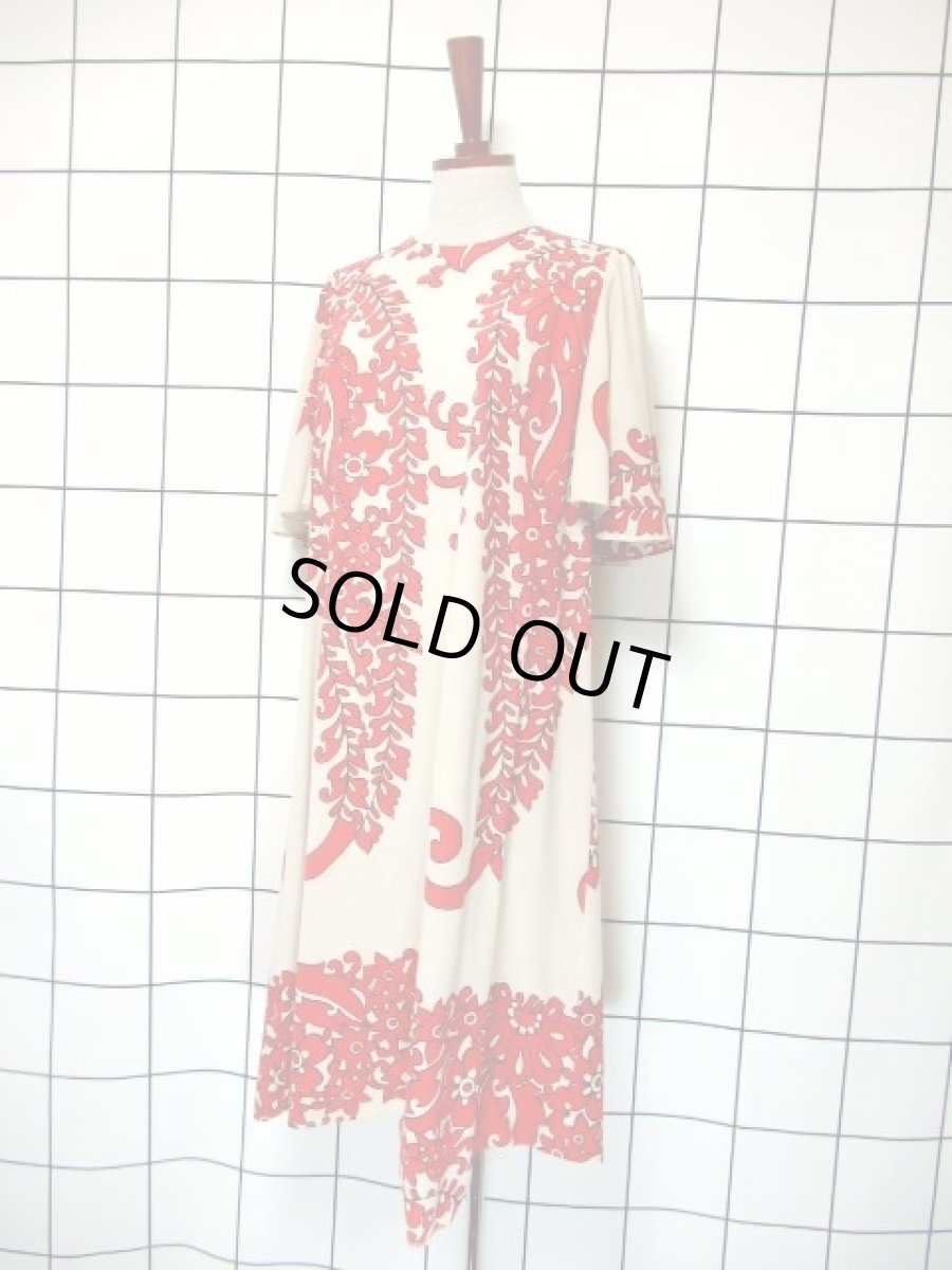 画像2: 70's レトロポップ 花柄モチーフ ヴィンテージ フレア袖 レディース 昭和レトロ 国産古着 レトロワンピース【7342】 (2)