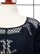画像9: 透かし編み ブラック 透け感が可愛い レイヤードコーデにおすすめ レトロ ヨーロッパ古着 シャツ ブラウス ヴィンテージトップス【7358】 (9)