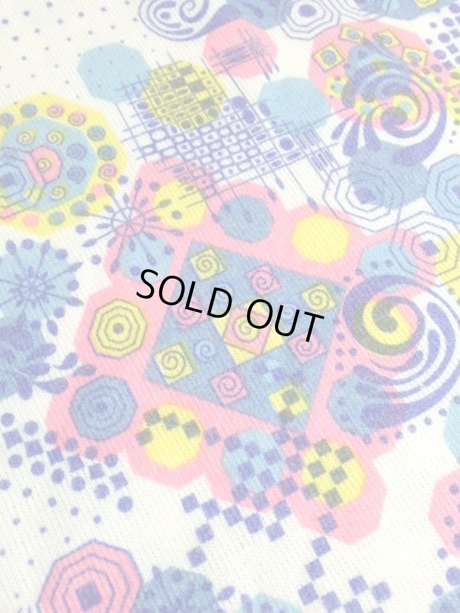 画像12: レトロポップ 幾何学調 ドット ヨーロッパ古着 半袖 シャツ ブラウス ヴィンテージトップス (12)